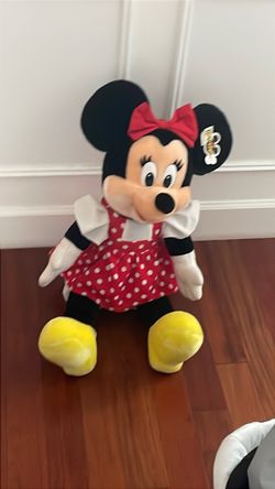 Big Mickey https://offerup.com/redirect/?o=TW91c2UuTGlrZQ==  New with  tag.