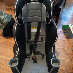 Graco Rear And Front Facing Carseat