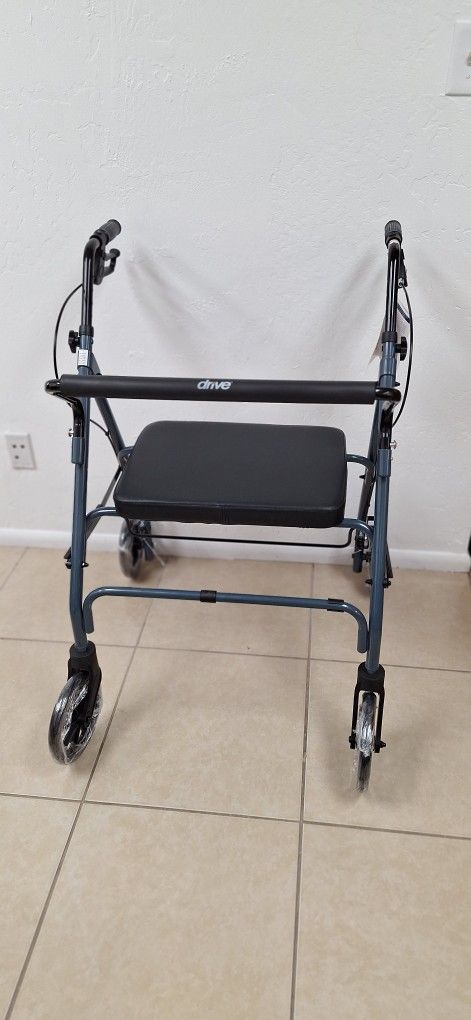 Bariatric Foldable Rollator Walker