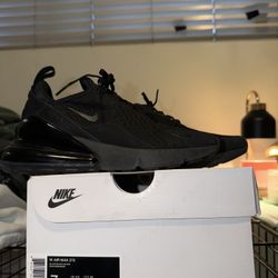 NIKE Air Max 270 - Women’s Size 7 - Triple Black