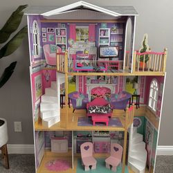Large Doll House