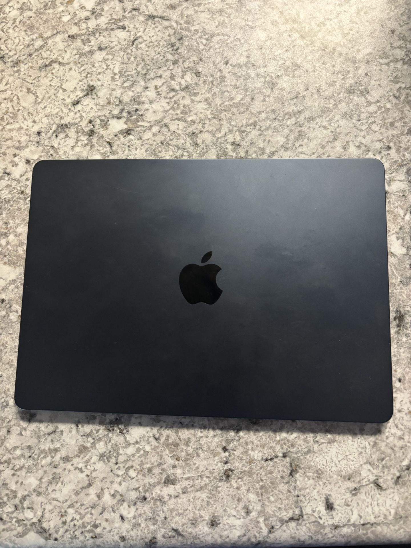 2022 MacBook Air w/ M2 Chip
