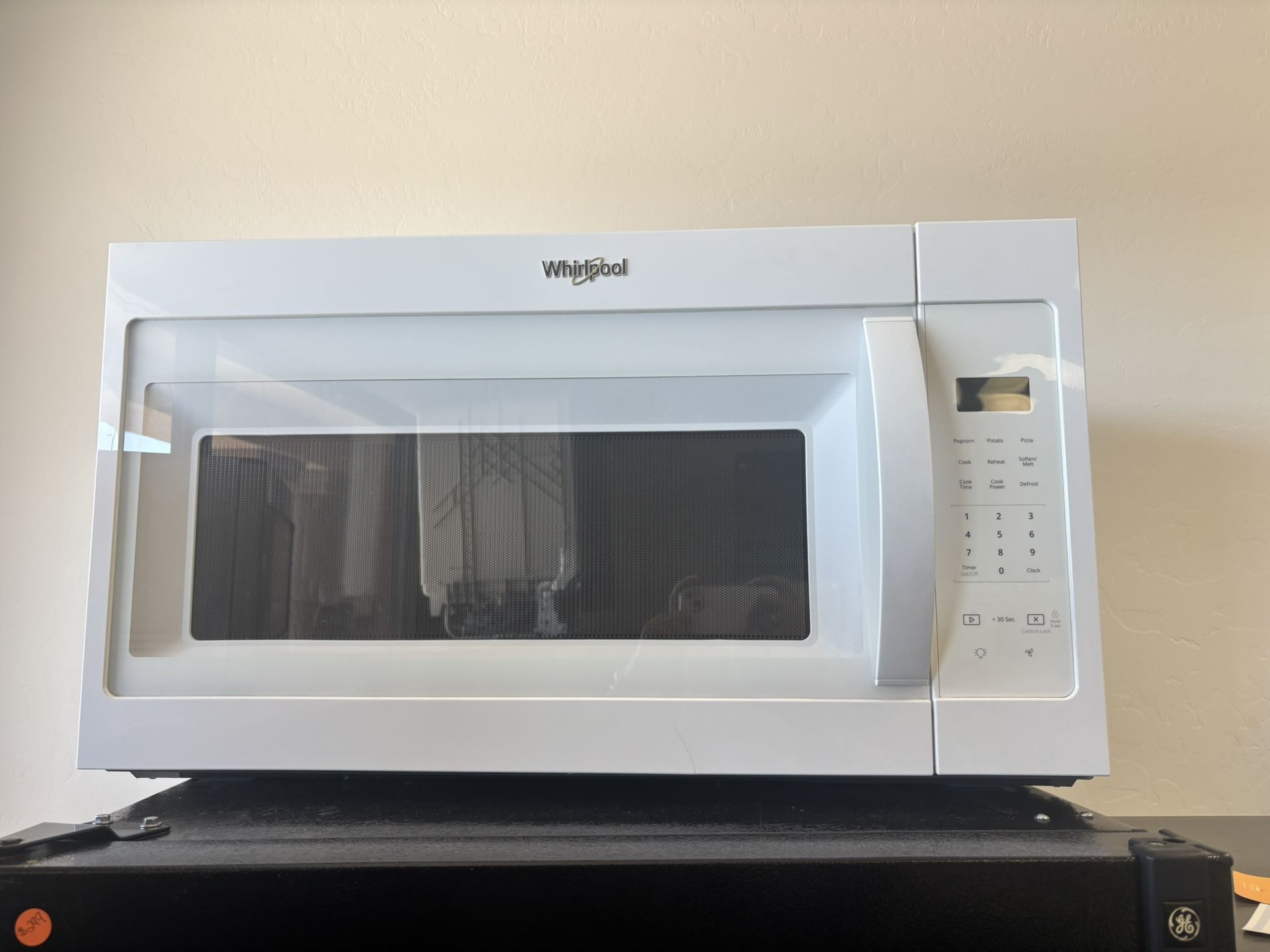 NICE WHITE WHIRLPOOL OVER THE RANGE MICROWAVE