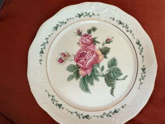 Gibson Victorian Rose Dinner Plates