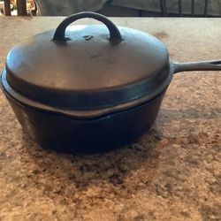 Cast-Iron Vintage BSR Red Mountain #7 Chicken Fryer 10 1/4 “W   X  3 “ D  (Rare Find)(Good Condition)