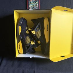 Jordan 4 Retro Yellow Thunder 