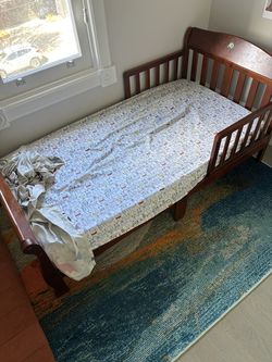 Toddler bed