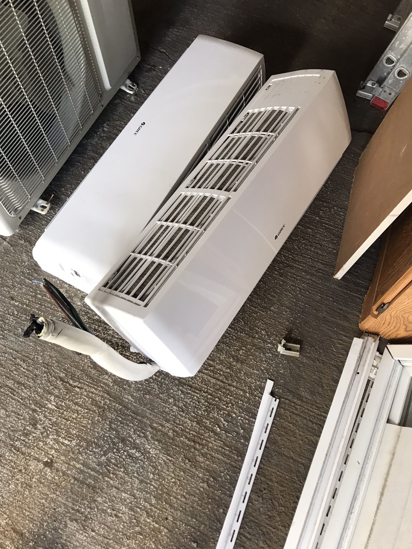 18,000 BTU Gree Mini Split Dual Heat Pump With (2) 9,000 Btu Heads