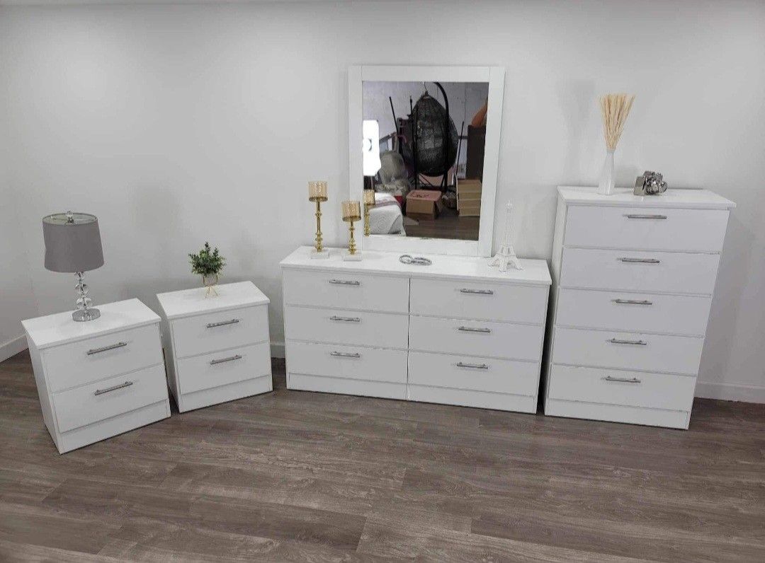 Juego de Muebles(Comoda con Espejo, Gabetero y Dos Mesitas De Noche)⭐️Furniture Set(Dresser whit Mirror, Chest and Two Nightstands)