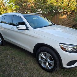 2018 White Mercedes-Benz GLC 300