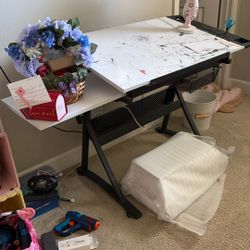 Art Desk 
