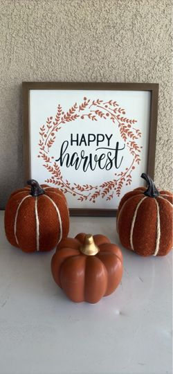 Happy Harvest Fall Decor Sign with Pumpkins