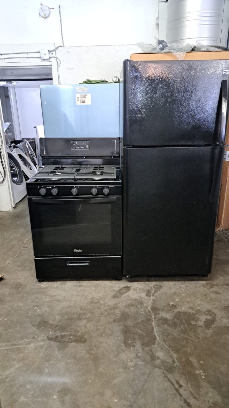 Combo Top -Freezer Refrigerator And Gas Stove 