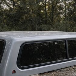 LEER fiberglass camper shell off a Chevy Silverado 2500HD (6.5 ft bed)