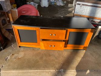 Entertainment center