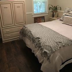 Complete Solid Wood (Oak) Bedroom Set!