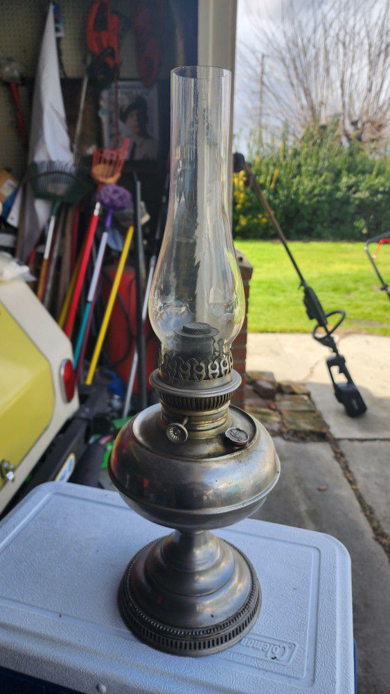 RAYO antique Oil Lamp