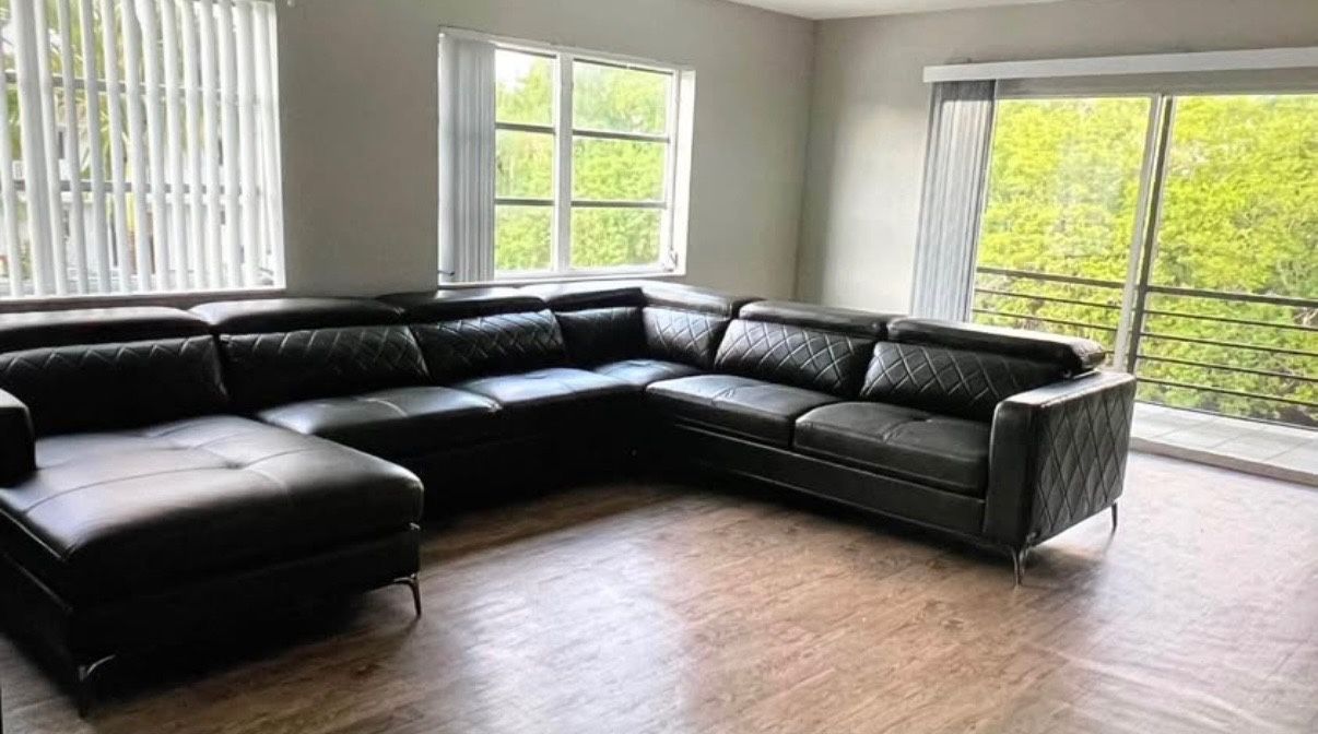 Via Sorrento 4 Pc Left Arm Chaise Sectional