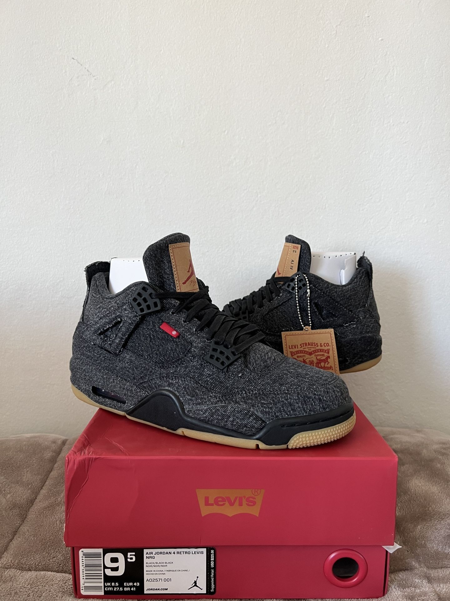 Jordan 4 Levi’s Black Size 9.5 DS