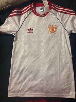 Manchester United throwback jersey