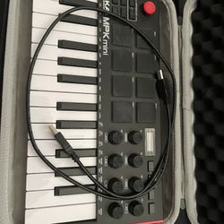 Akai Mini Keyboard With Case