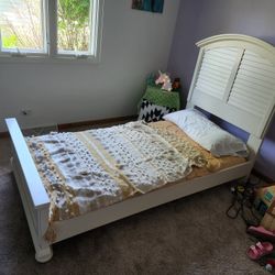 Twin Bed Wood Frame Like New Condition 