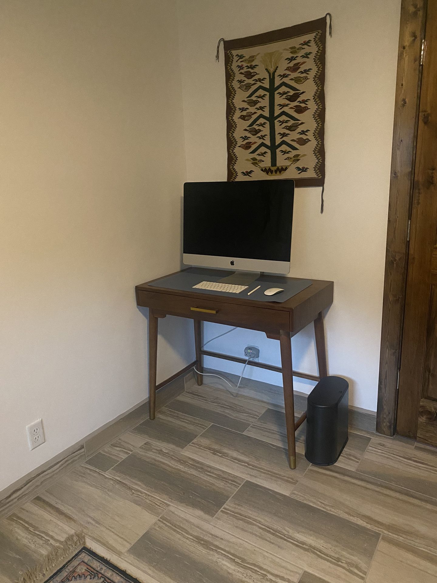 World Market Desk 