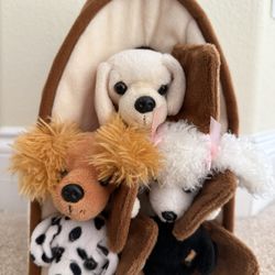 Unipak Plush Dog House With Plush Puppies