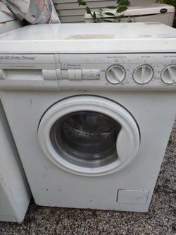 Compact 120 volt clothes dryer