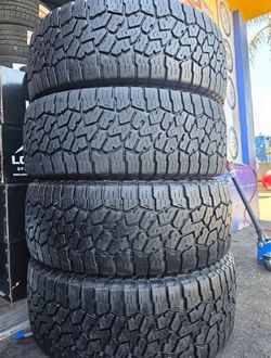 Vendo set de llantas 315/70r17 Falken en perfectas condiciones de vida