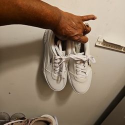 new sz8 Wnn Puma White pet Smke free If up Its still 4 Sale thk U