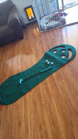 Golf putting toy