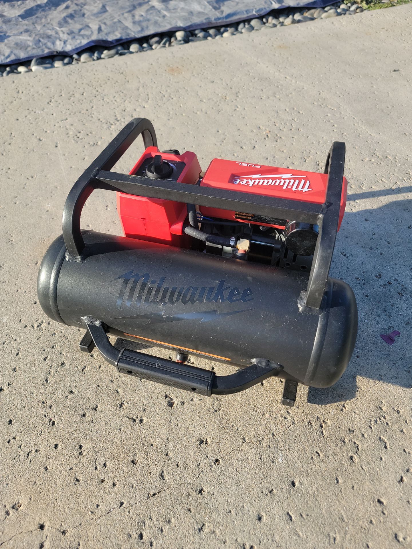 Wireless Milwakee FUEL Conpressor (Quiet)