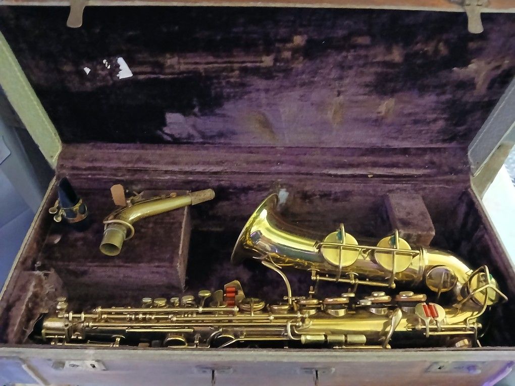 Vintage Getzen Elkhart Alto Saxophone With Case 