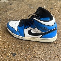 Jordan 1 Mid Signal Blue