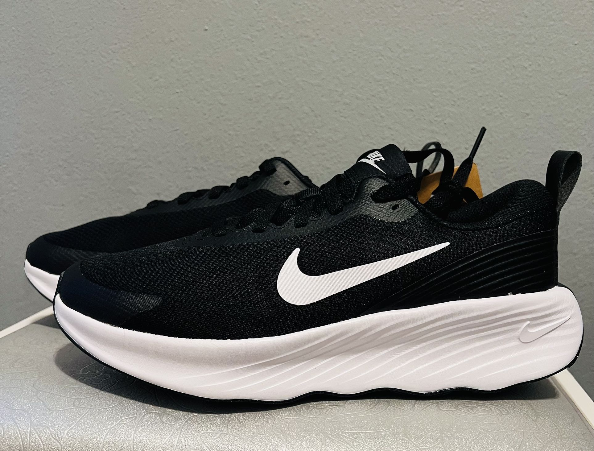 Women’s Nike Promina    Size 9.5