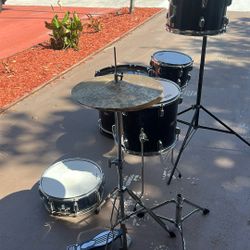 Rebel Mapex Drum Set
