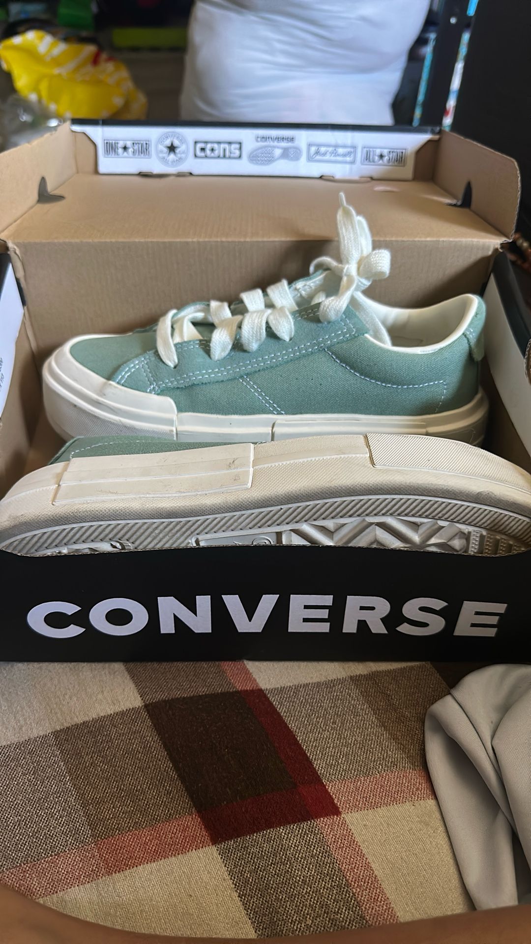 Converse Shoes 6 Mens 7.5 Womens