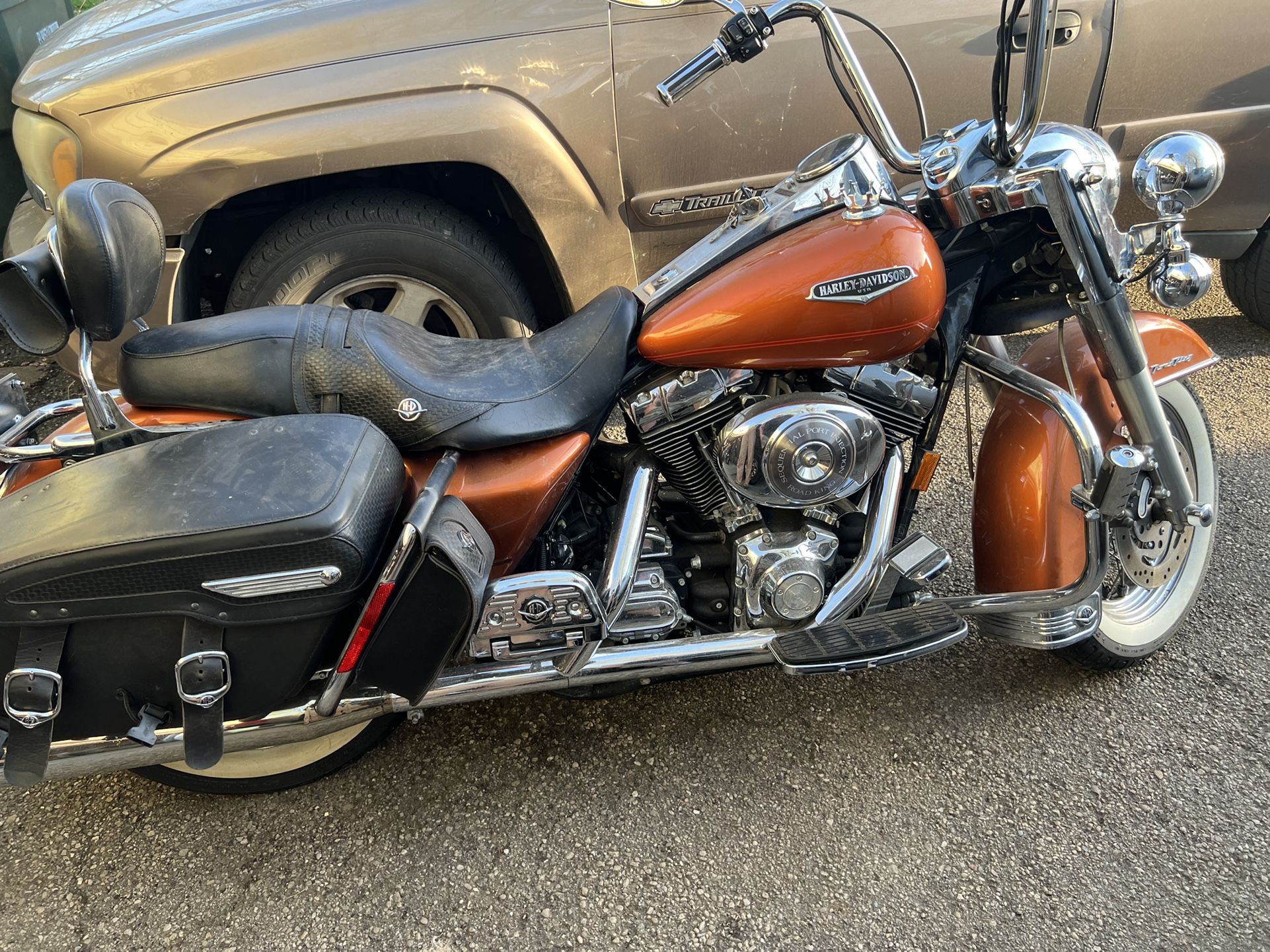 2000  Road king Low mileas great shape  extra parts  to make a bagger if you want to purchase with it Road king