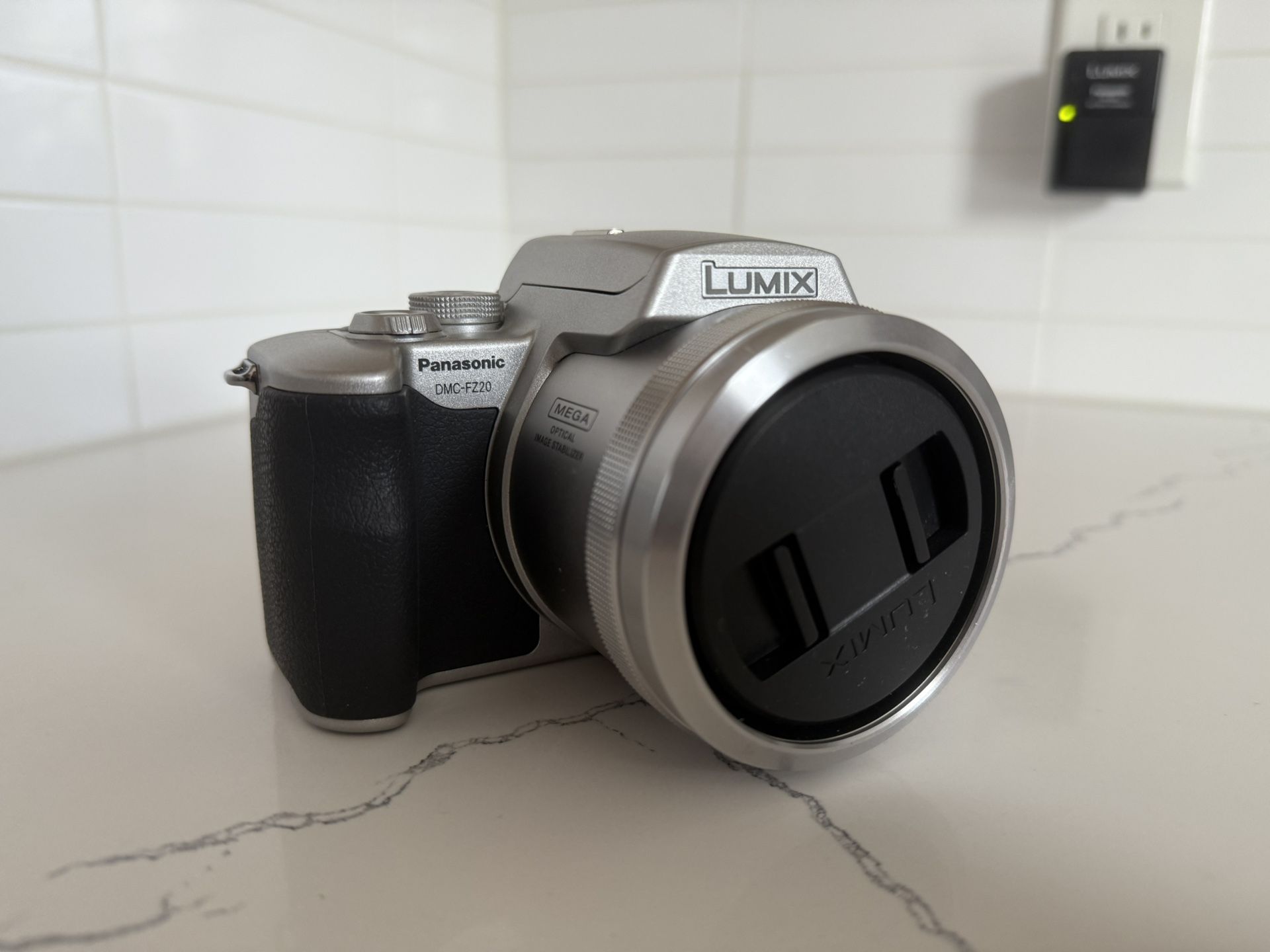 Lens Panasonic Lumix Fz20 Panasonic Lumix DMC FZ20 W/ Leica Lens