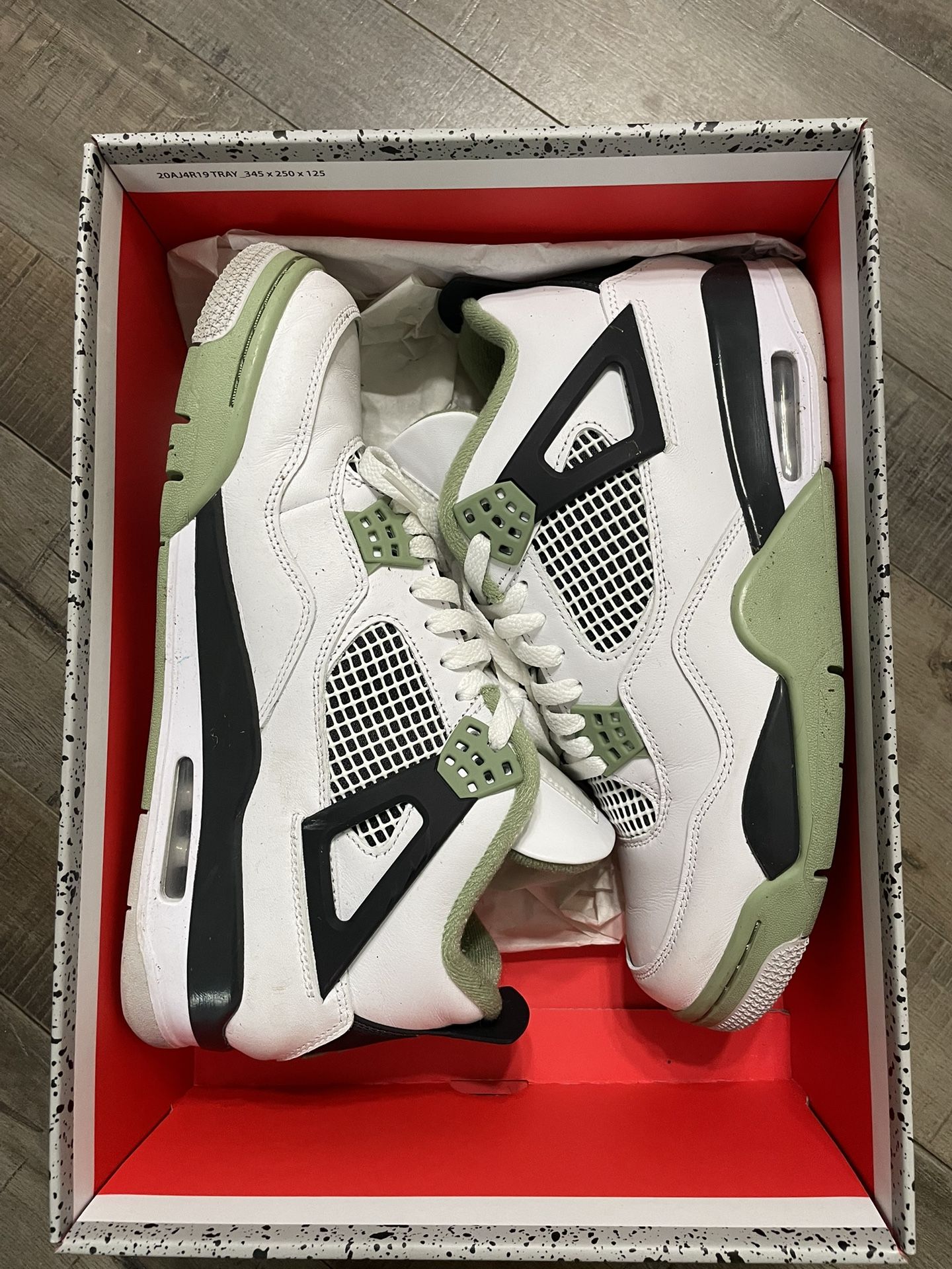 Jordan 4 Retro