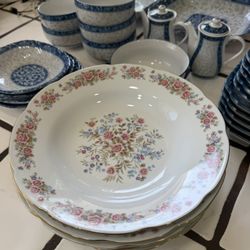 FLORAL VINTAGE PLATES 