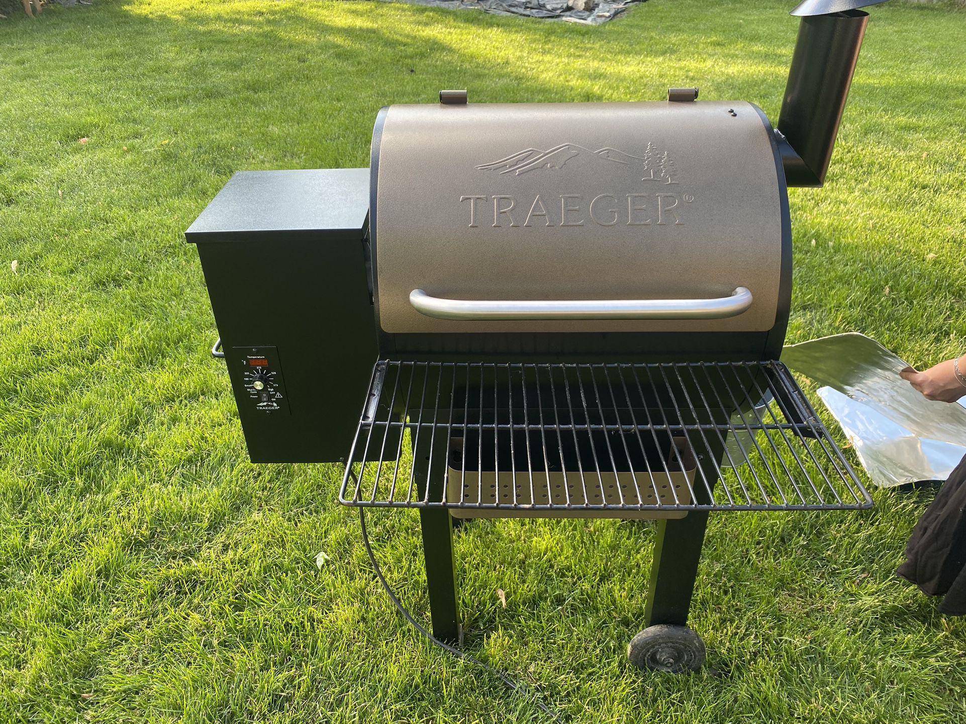 Pro 22inch Pellet Grill in Bronze with Cover