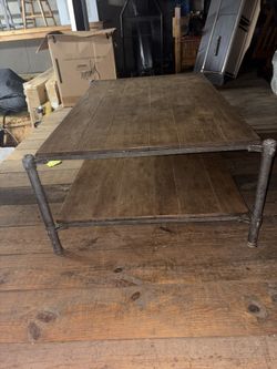 Living Room/coffee Table Signature By Ashley 