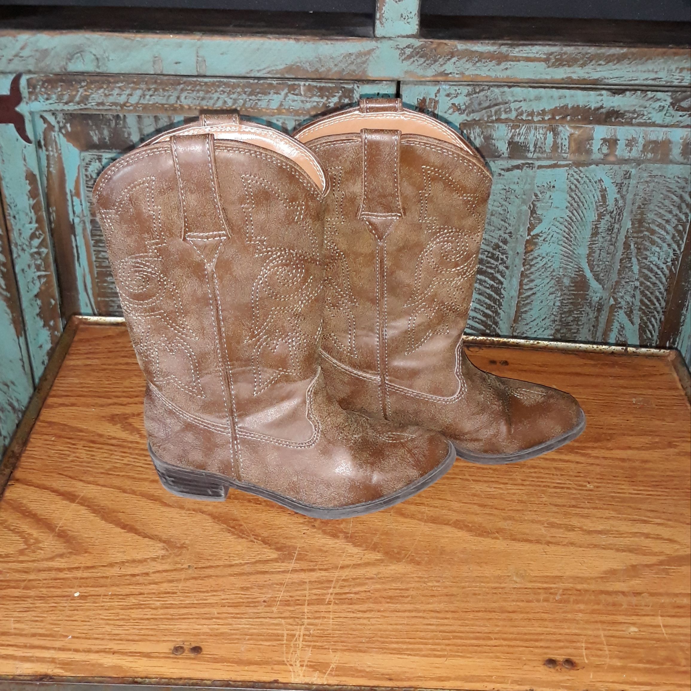 Little girls brown boots