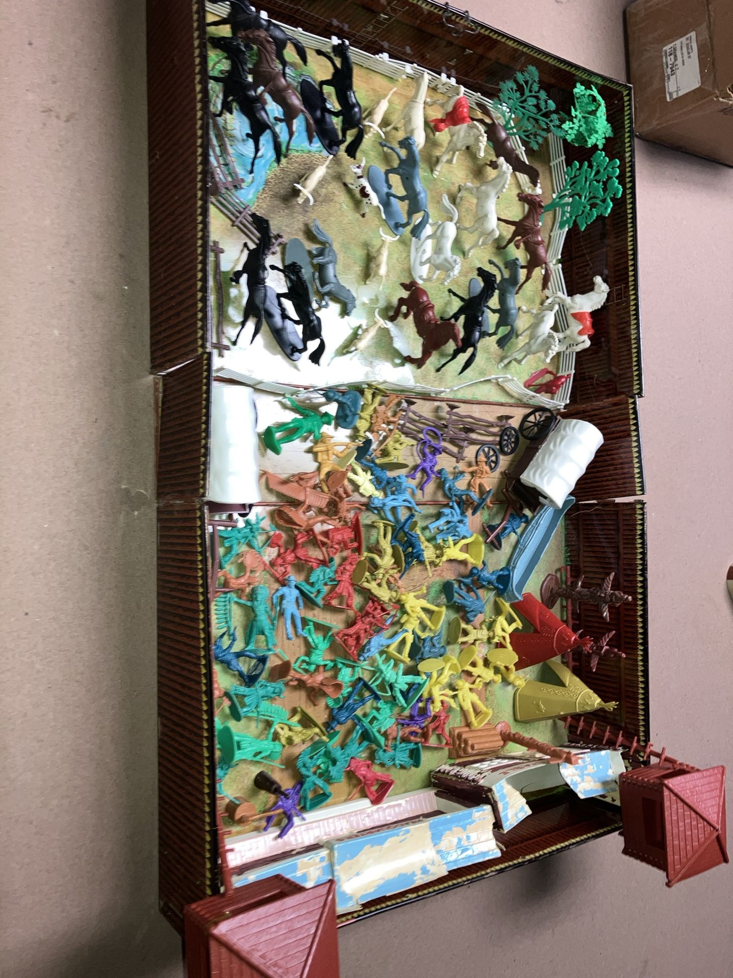 Marx Fort Apache Tin Playset With Extras
