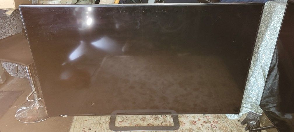 Vizio Smart TV 70 Inch Read Description