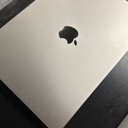 MacBook Air 13.6 Inches M2 