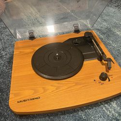 Vinyl Turntable (Musitrend) Like New