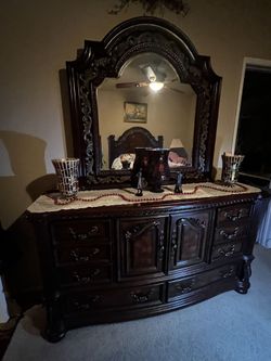 Samuel Lawrence San Marino Beautiful Wood Dresser